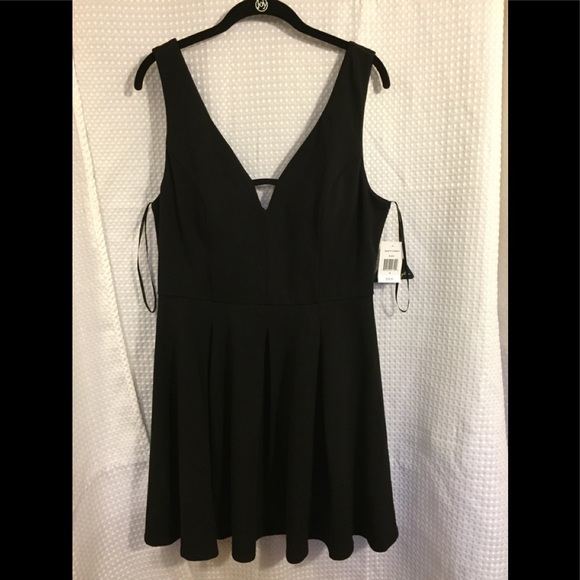 City Triangles Dresses & Skirts - Sexy little black dress brand new size 15